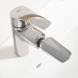 Однорычажный смеситель с выдвижным изливом для раковины Grohe Eurosmart New (23991003)