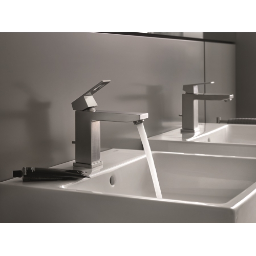 Одноважільний змішувач для раковини Grohe Eurocube M-Size (23445DC0) Сталь