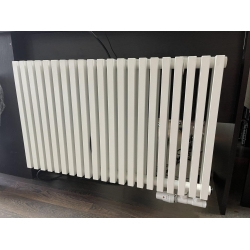Дизайнерський горизонтальний радіатор Betatherm Quantum 2 H-500 L-1005 BQ 2050/25 9016M 88