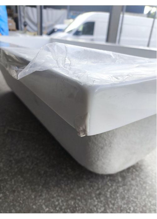 Чешская ванная прямоугольная акриловая HES INDIGO 170x70 CZ с ножками HIN17070W (Повреждены два угла на стороне перелива)