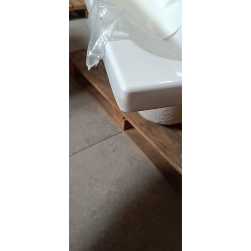 Ванна акриловая прямоугольная VILLEROY&BOCH TARGA STYLE 170/75 см UBA170FRA2V-01 (Небольшой скол – потертость на углу)